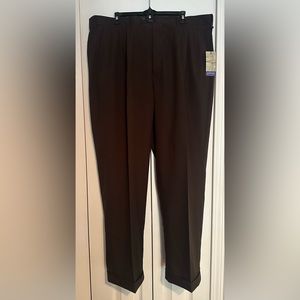 New with tags! Men’s Arrow Brown Dress Pants.